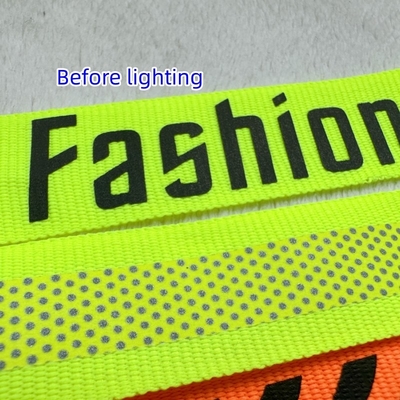 Étiquettes de marque de vêtements réfléchissants Impression de logo sur ruban adhésif tissé pour vêtements de sport