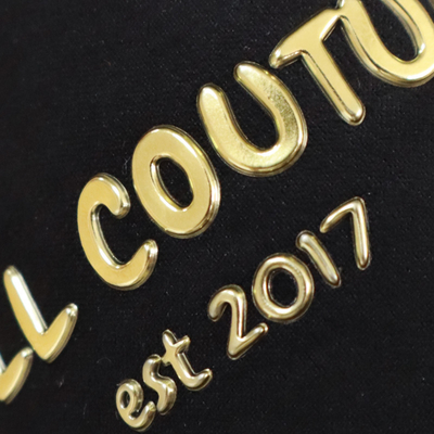 Étiquette de logo de lettres en silicone TPU à haute fréquence en relief Patches TPU imprimés 3D personnalisés Transferts de chaleur Logo TPU pour vêtements
