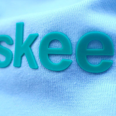 Labels lavables de transfert de chaleur de silicone d'ODM pour des vêtements de sport