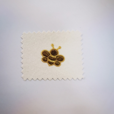 Correction élégante et belle de broderie d'abeille plaquant pour l'habillement